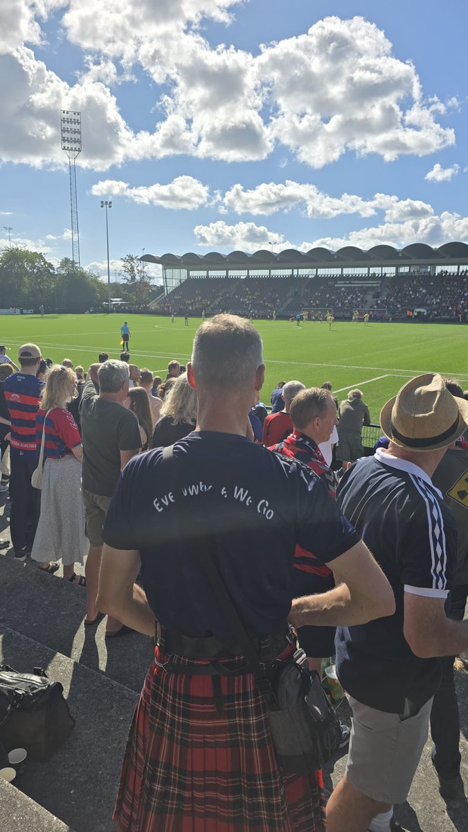 Scotland fans still in Copenhagen were invited to attend a 3rd Division derby match between BK Frem and Brønshøj BK free of charge. Around 300 have taken up the offer! 🏴󠁧󠁢󠁳󠁣󠁴󠁿