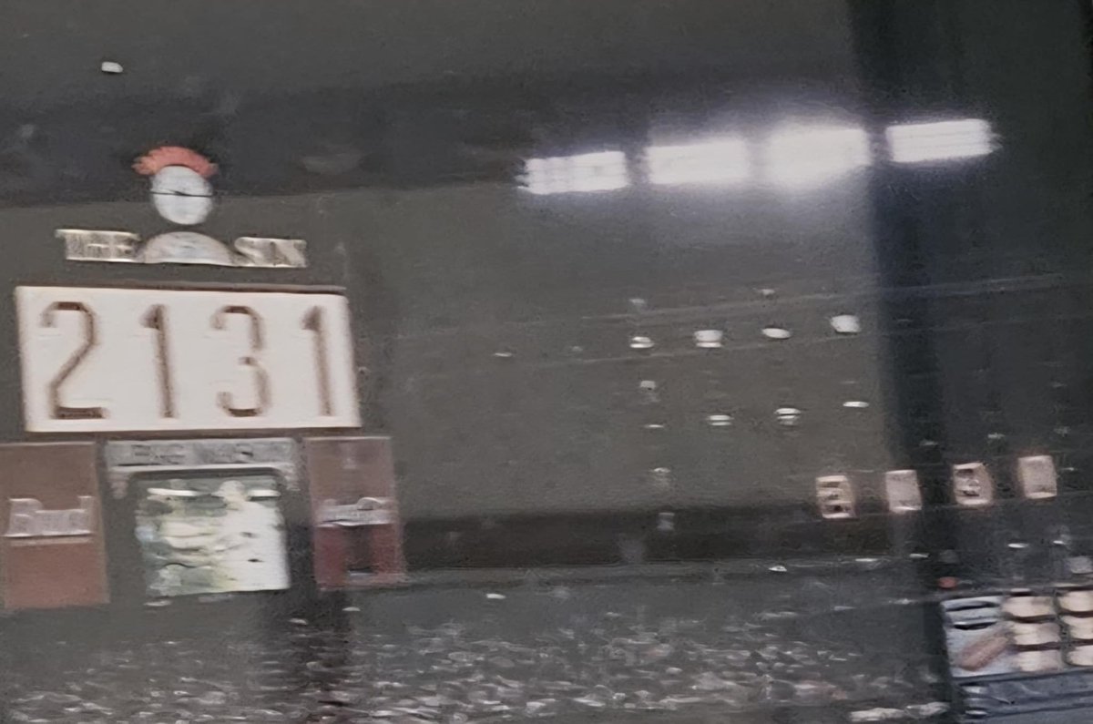 DBILL's tweet image. SEAT 30 YEARS AGO TODAY / MY 4 ESSKAY HOT DOGS OVER/UNDER HAIL MR CAL RIPKEN!