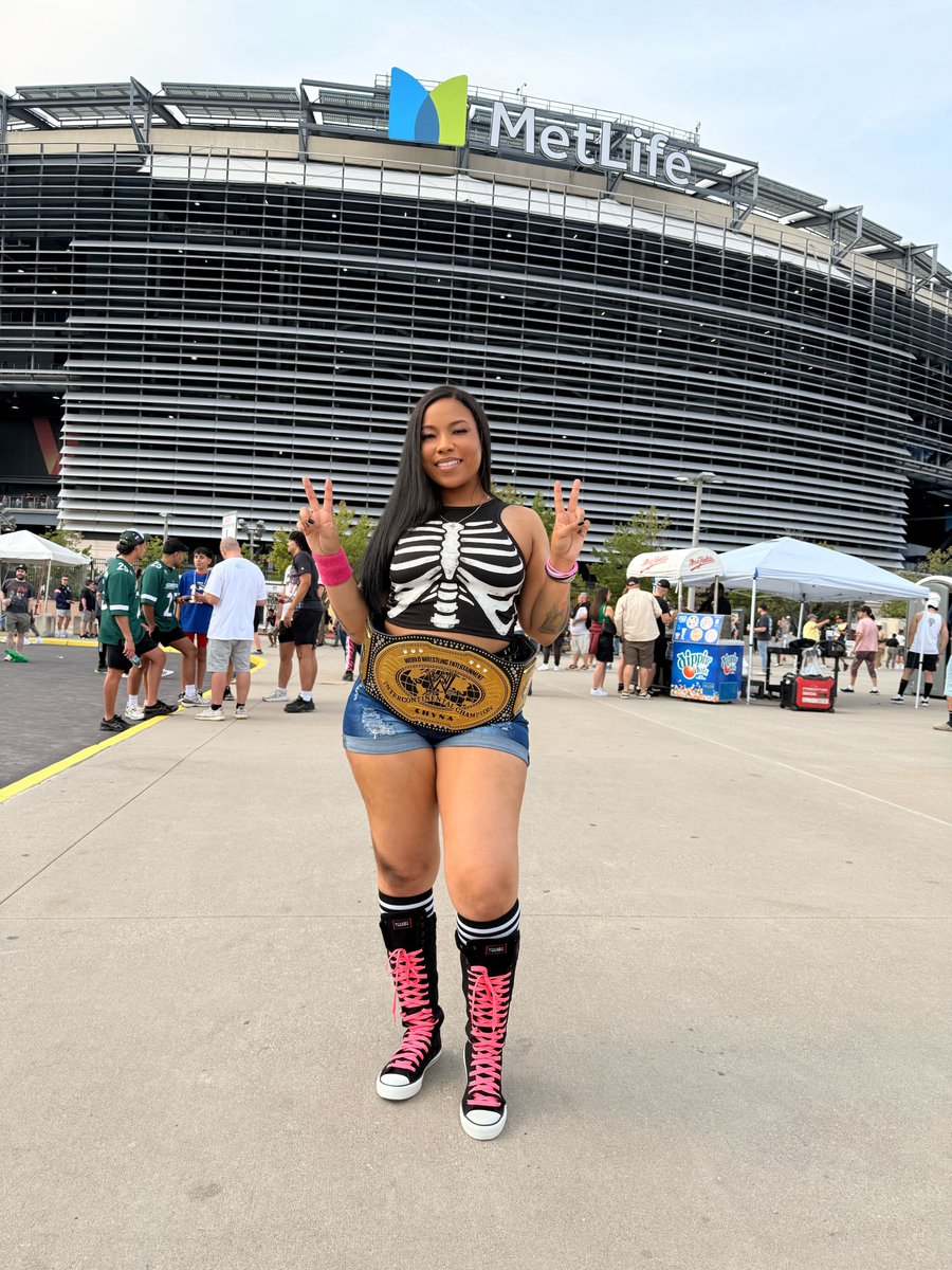 Menorr2's tweet image. I definitely summoned AJ Lee's return at Summerslam and my dream came true #AJLee #SmackDown #WWE @WWE  #cmpunk @CMPunk @TheAJMendez