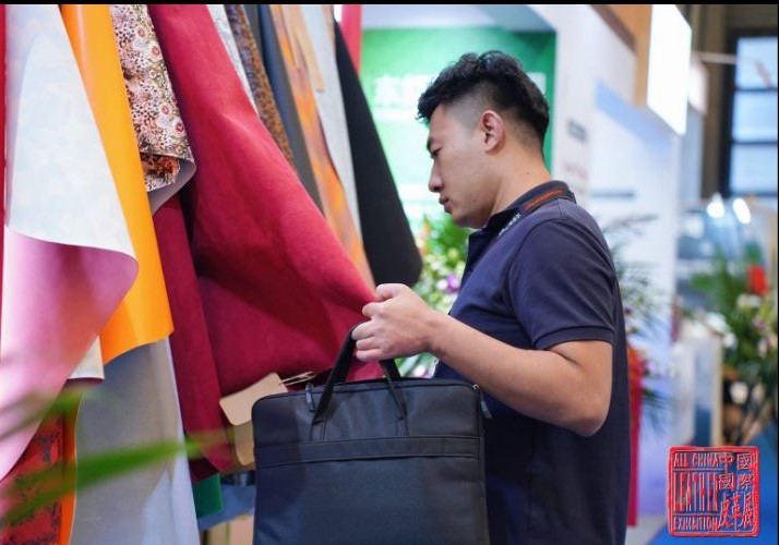 APLFHK's tweet image. #ACLE 2025

#Sourcing

Looking for theright leather during the fair!

aclechina.com

#China #leather