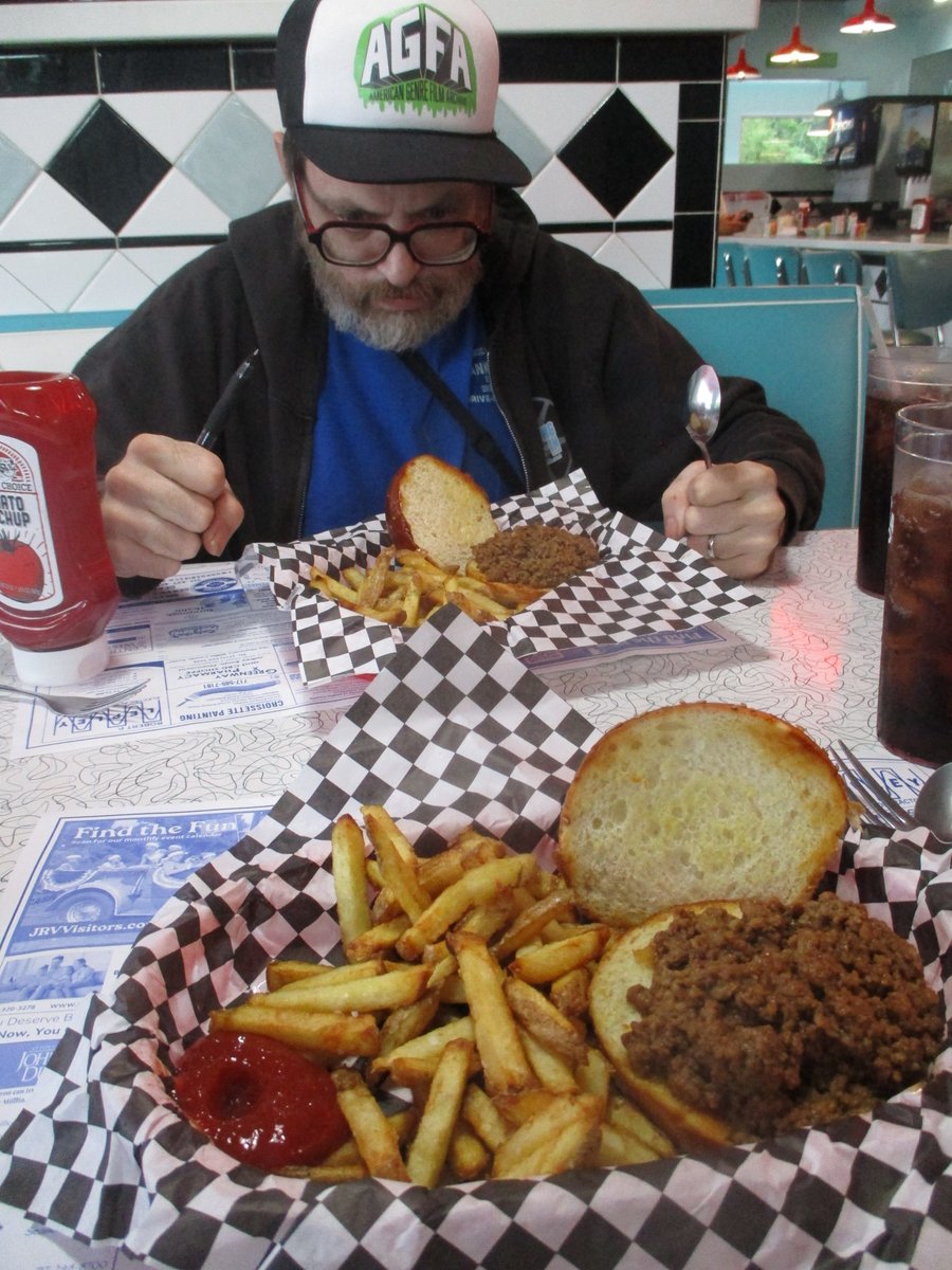 HermitsDaily's tweet photo. BINGS DINER in Burnham, Pa.--a great place to work (I was lunch-time dishwasher for ten years) and a terrific place to eat! We love 'Sloppy Thursdays.' #bings #bingsdiner #diner #diners #americandiners #americandiner #pennsylvania #burnham #sloppyjoes #sloppyjoe #barbecue https://t.co/zd1opSWtUe