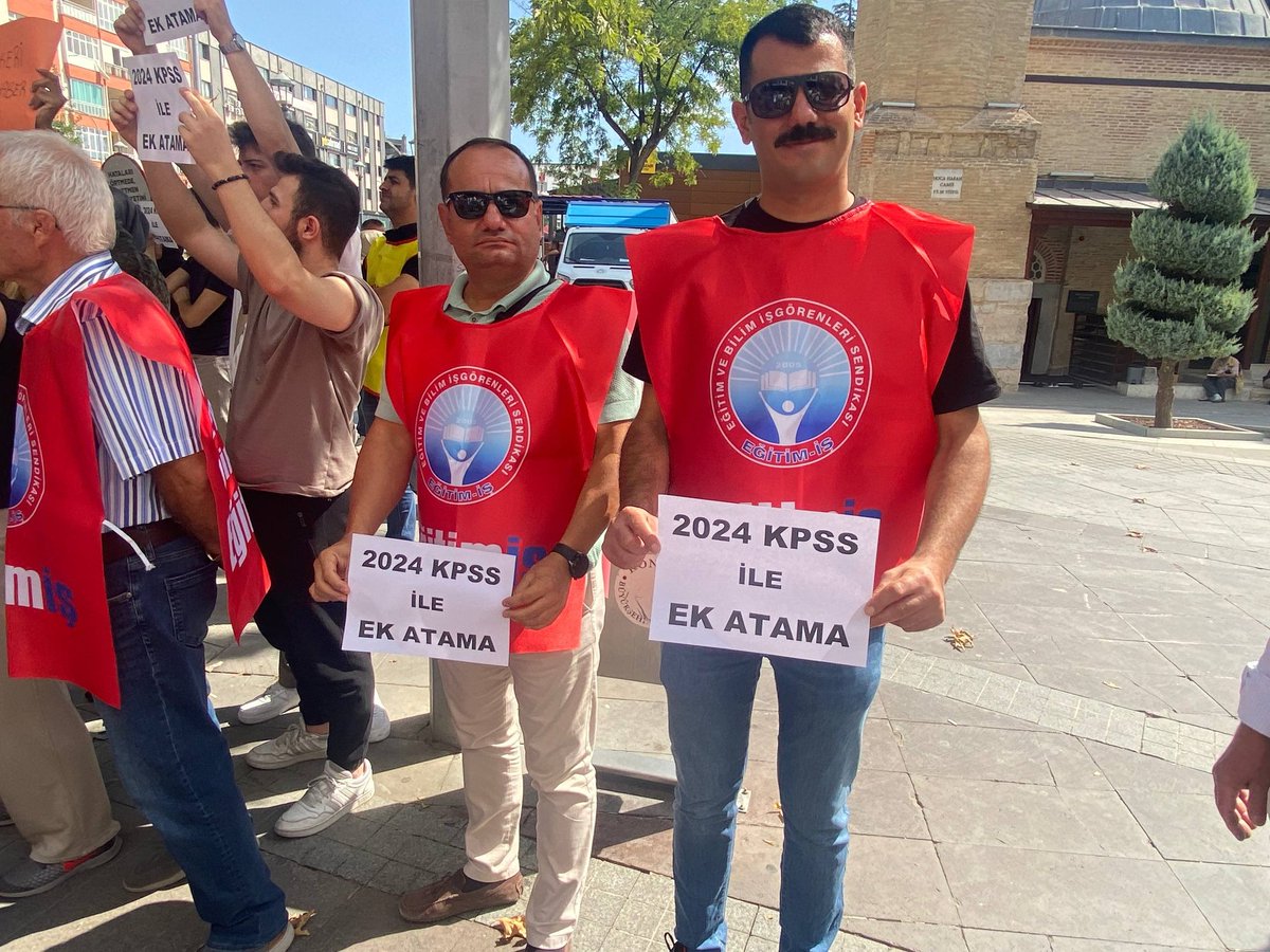 Velilerimize sesleniyoruz: Konya’da toplanan öğretmenler sizin çocuklarınız için mücadele ediyor. Çünkü öğretmen ataması demek, kaliteli eğitim demektir.
<a href="/RTErdogan/">Recep Tayyip Erdoğan</a> <a href="/tcbestepe/">T.C. Cumhurbaşkanlığı</a> <a href="/iletisim/">T.C. İletişim Başkanlığı</a> <a href="/HMBakanligi/">T.C. Hazine ve Maliye Bakanlığı</a> <a href="/memetsimsek/">Mehmet Simsek</a> <a href="/_cevdetyilmaz/">Cevdet Yılmaz</a> <a href="/acarfaruka/">Faruk Acar</a>  <a href="/Yusuf__Tekin/">Yusuf Tekin</a>
#KonyadaEkAtama2024