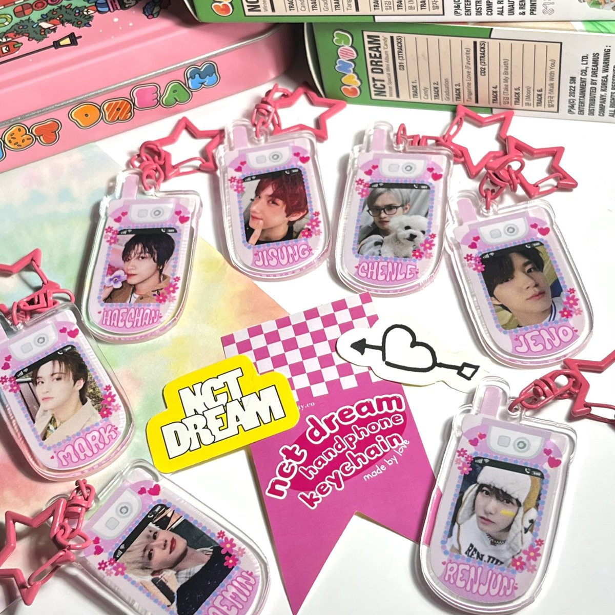 wendinwonz17's tweet photo. [Likes and Retweets are appreciated]

NCT DREAM HANDPHONE ACRYLIC KEYCHAIN 🎀📞
by https://t.co/j8JuEVqMkB 
* fanmade merchandise* 

avail all member 💗

price : IDR 16k / each

checkout via shopee : https://t.co/UVZwbfsOSX https://t.co/k41ruO7Cl8