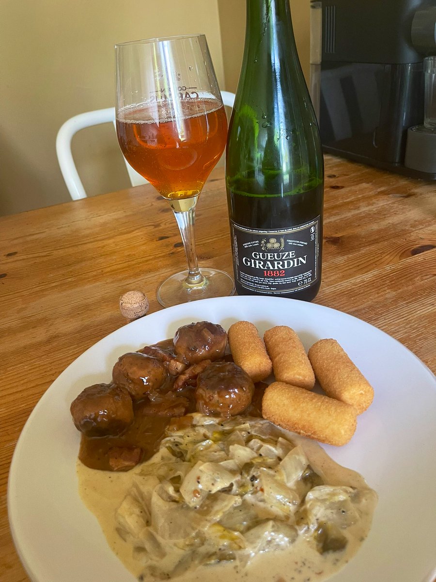 joukesp's tweet photo. #SaturdayLunch #MeatballsInGueuze #Endives #Croquettes
Thanking @ChatbotGPT for advice to prepare a fantastic meatballs in gueuze (Cuvée Platinum by @3Fonteinen) served w endives in cream sauce &amp; croquettes, paired w ‘21 Girardin Black Label.
Straight to the list of favourites! https://t.co/FUO3RxATIo