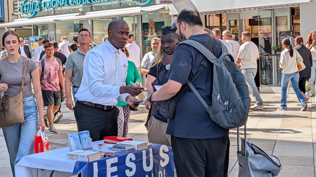 ODONGKARAPATR12's tweet photo. Derzeit findet in Köln, Deutschland, eine Evangelisationsveranstaltung statt, die auf der Dynamik der Erweckungsmission der MEGA PROPHETS OF THE LORD in Stuttgart und Duisburg aufbaut.#HeavenPreparedness https://t.co/2z74IkFe11