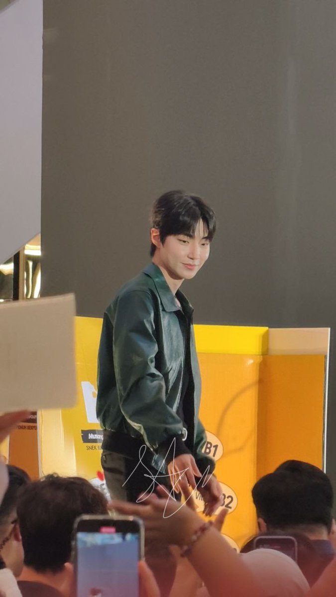 maetamongty's tweet photo. Hiy😍
#BriceMY #SnackTheSmartWay #ecoBrowns #BricewithHwangInYoup #HwangInYoup #황인엽 #HwangInYoupinMY https://t.co/rZdxAAmAiT