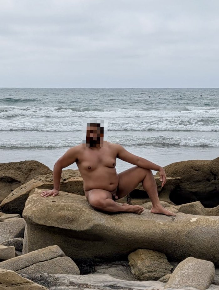 ositodeohio's tweet photo. Me encantó Blacks Beach tanto que tuve que regresar. Esta vez aproveché en probar los hombre ricos que habían. Verdaderamente uno de los lugares más hermosos en el país. Un paraíso para los hombres nudistas gays. 🌊☀️🏖️ https://t.co/c9cPI63Fee