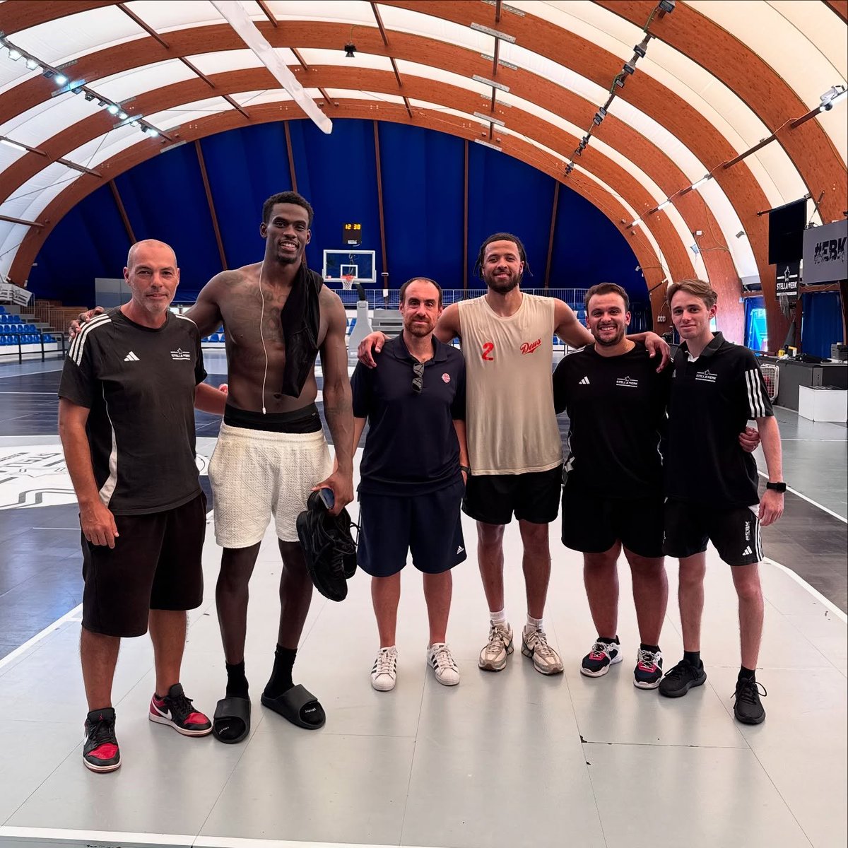 ✨ Ospiti d’eccezione alla Stella #EBK 

I talenti NBA @cadecunn1ngham e @jalenduren, protagonisti dei Detroit Pistons, hanno scelto la nostra EBK Arena per un allenamento durante la loro permanenza a Roma 🏀🔥

🙏 Grazie per aver scelto la Stella #EBK 🙏🏻

#StellaEBK #EBKArena