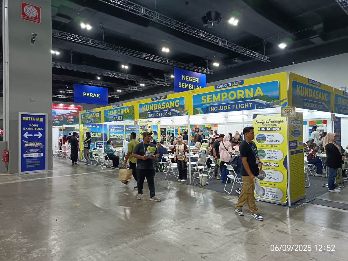 Titisan_Kecil's tweet image. Attending the MATTA Fair in Kuala Lumpur, September 2025, at MITEC. I will soon be welcoming a daughter-in-law from Sabah 😊. Our recent visit to Kota Kinabalu was part of the traditional process of expressing intent and formalising the engagement #MITEC #MATTAFair