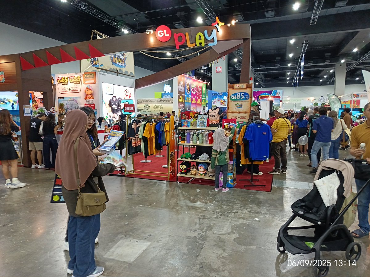 Titisan_Kecil's tweet image. Attending the MATTA Fair in Kuala Lumpur, September 2025, at MITEC. I will soon be welcoming a daughter-in-law from Sabah 😊. Our recent visit to Kota Kinabalu was part of the traditional process of expressing intent and formalising the engagement #MITEC #MATTAFair
