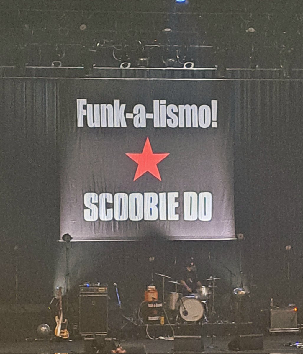 getuplucy8190's tweet image. ダンスホール渋公、まさしく👏✨
ぼくたちわたしたちのFUNKY4 ✨
ライブベスト盤みたいなナンバーズ&amp;amp;ライブアクト最っ高だった！🪩✨🕺
結成30周年おめでとう‼️😆
🎉✨㊗️✨🎊

#scoobiedo 
#SCBD