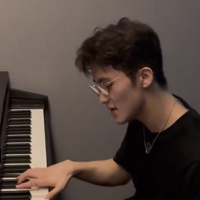 ًra (@markmoio) on Twitter photo 