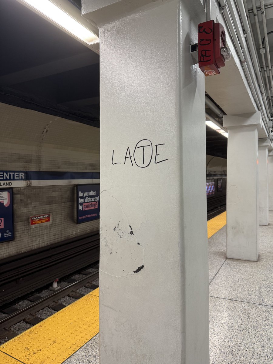 OnlyInBOS's tweet image. New artwork on the Blue Line.

💙