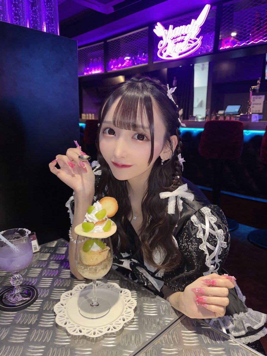 Shandy Love(@Shandy__Love)さんの新制服レセプション遊び行ってきた🖤ྀི
黒白のキラキラの制服可愛すぎたなー =͟͟͞͞♡

chocolatplanet(@chocolatplanet_)さんのマスカットのパフェも美味しすぎた₍ᐢ⸝⸝› ̫ ‹⸝⸝ᐢ₎✨️ https://t.co/KUD1PvAvvT