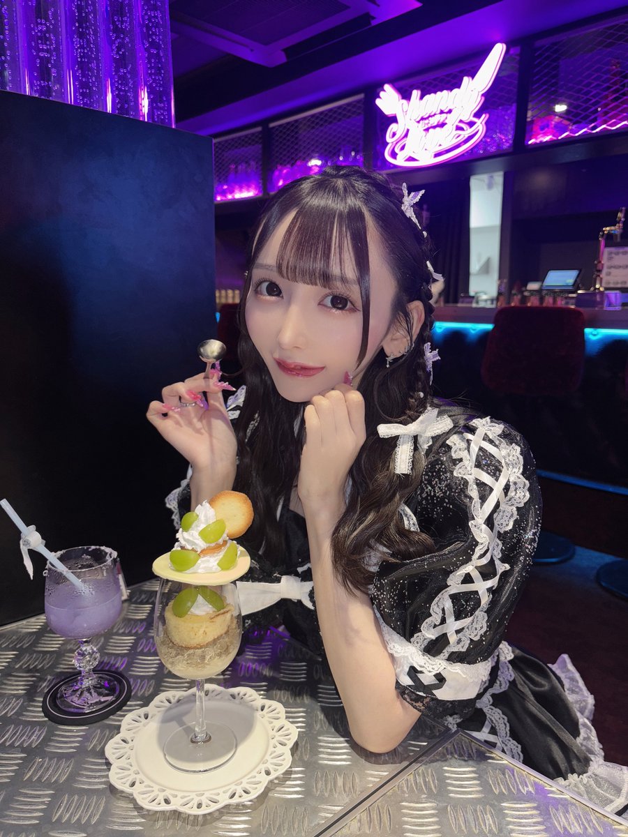 Shandy Love(@Shandy__Love)さんの新制服レセプション遊び行ってきた🖤ྀི
黒白のキラキラの制服可愛すぎたなー =͟͟͞͞♡

chocolatplanet(@chocolatplanet_)さんのマスカットのパフェも美味しすぎた₍ᐢ⸝⸝› ̫ ‹⸝⸝ᐢ₎✨️ https://t.co/KUD1PvAvvT