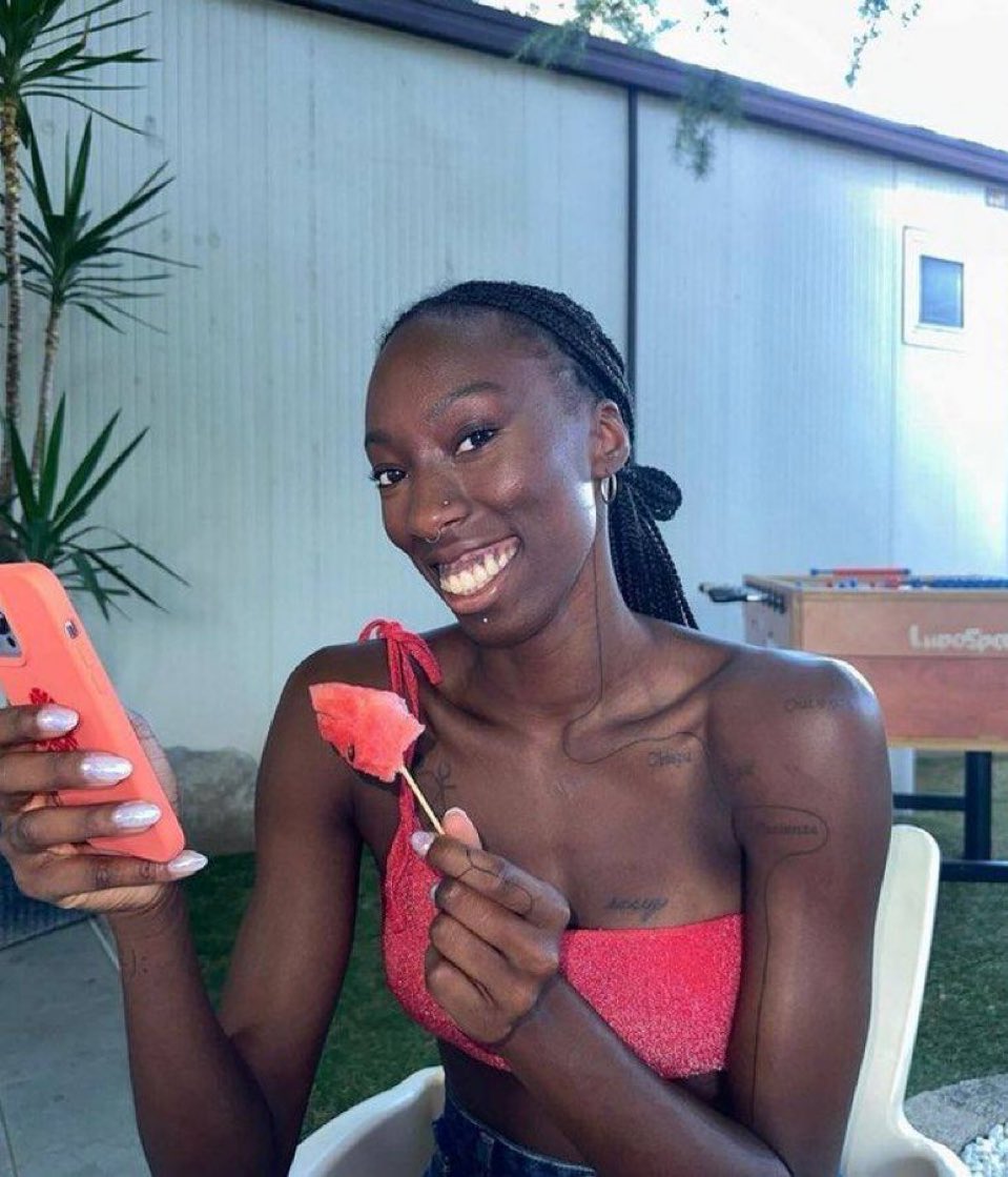 quem colocou o nome da Egonu na geladeira favor colocar o da De Genaro tbm pfvr #VoleiNoSporTV