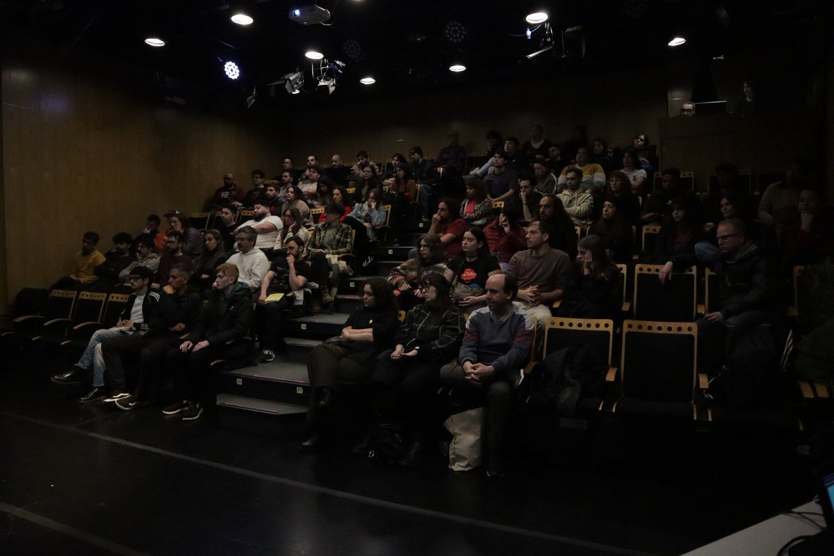 📢Conversatorio de EDA "Edítenme, no los voy a defraudar".
🤔No pudiste venir? Queres volver a escuchar a lxs expositorxs? 
👀Miralo en nuestro canal👇
youtube.com/live/qyyI3wRTE…