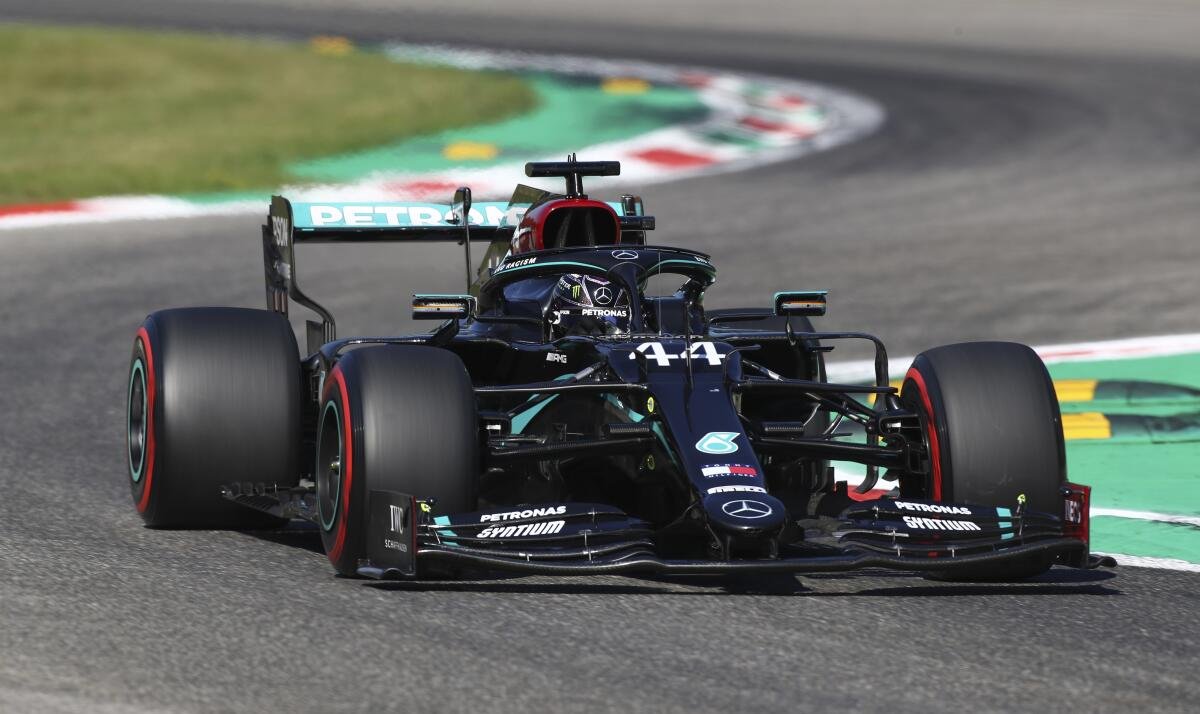 #F1 🇮🇹 #ItalianGP ⏱️

Puede ser un día clave, veremos si la vuelta mas rápida de la historia, que por ahora esta en manos de Hamilton, es superada. 

El ingles logro la Pole en 2020 con un tiempo de 1.18.887 a 264.363 km/h de promedio. 

Norris en la FP3 hizo 1:19.331...