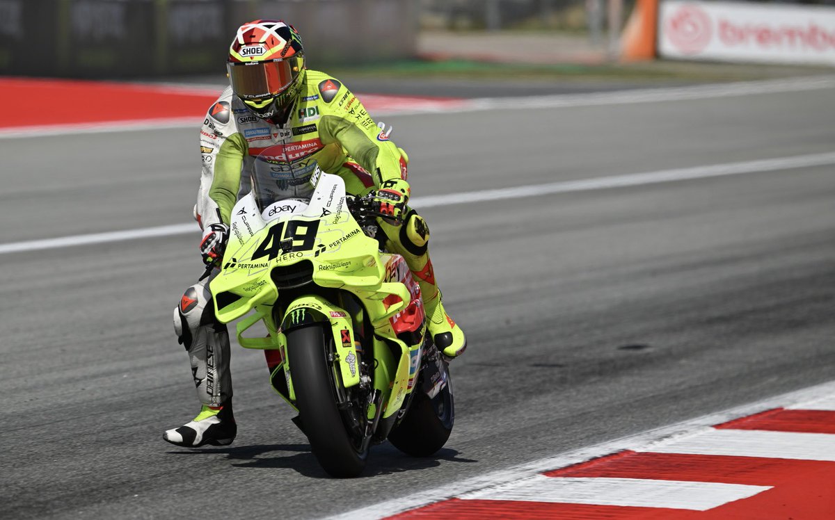 mlito13's tweet photo. #CatalanGP 🇪🇸
#MotoGP #SPRINTRACE @Circuitcat_es 🏁
1⃣ @marcmarquez93 #MM93 🇪🇸
3️⃣ @FabioQ20 #FB20 🇫🇷
3️⃣ @FabioDiggia49 #FD49 🇮🇹
#MontmeloGP #CatalunyaGP https://t.co/Ii0AwUNTYm
