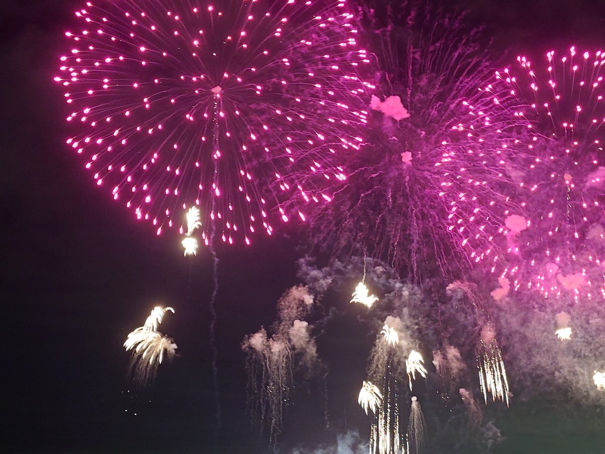 AmA＠🌸☄️🍃☃️🧪🎤👑🤖⚔️💫💬🔁💙 tweet media