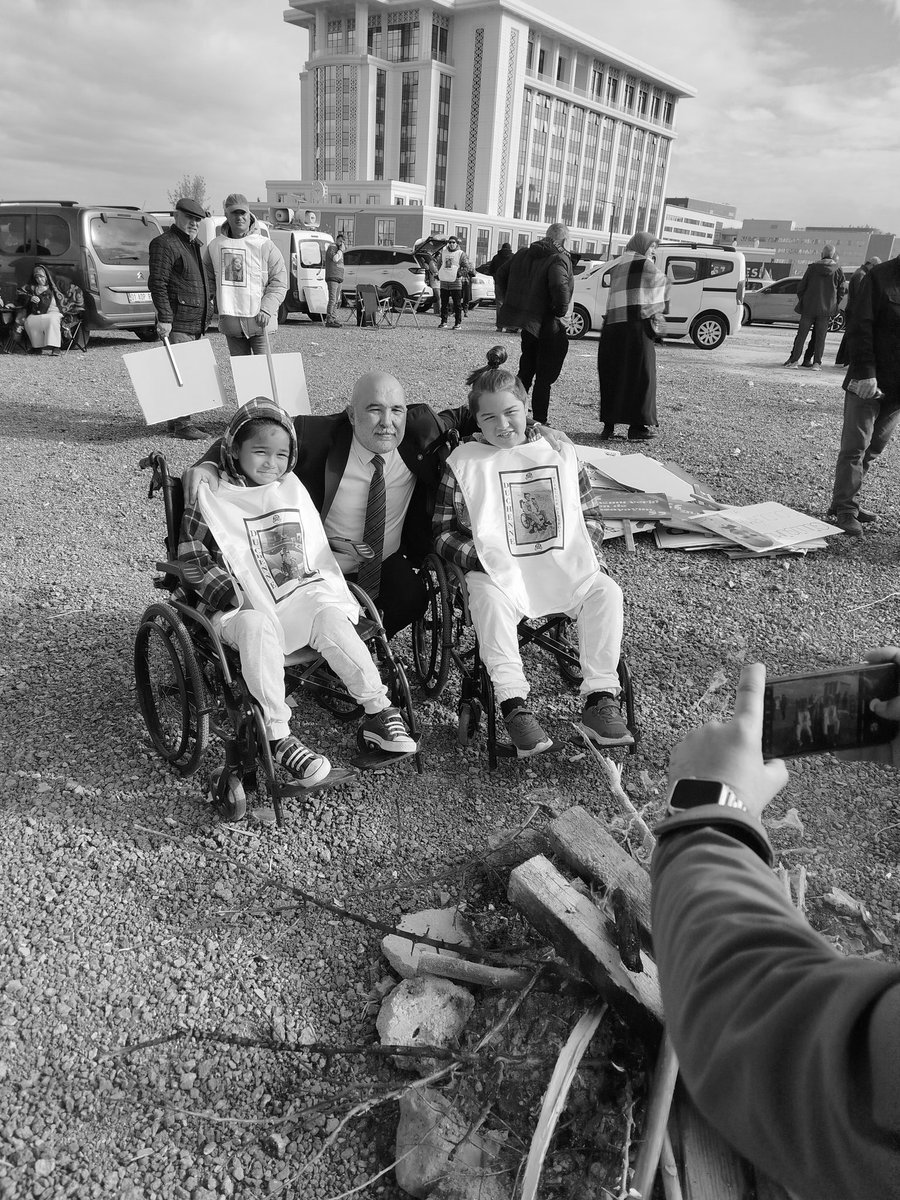 Onlar masum...
Kendi evladımdan farksız görüyorum her birini..
İlaçlarına kavuşacakları güne kadar hep yanlarında olacağım..
<a href="/yavuzagiraliog/">Yavuz Ağıralioğlu</a>
<a href="/ymet_k39698/">Kıymet Alemdar</a>
<a href="/DMDTurkiye/">DMD Türkiye</a>
#AileBakımınKalbi 
#DMDtedaviBekliyor  
#EkzonAtlamaUmuttur 
#7EylülDuchenneFarkındalıkGünü