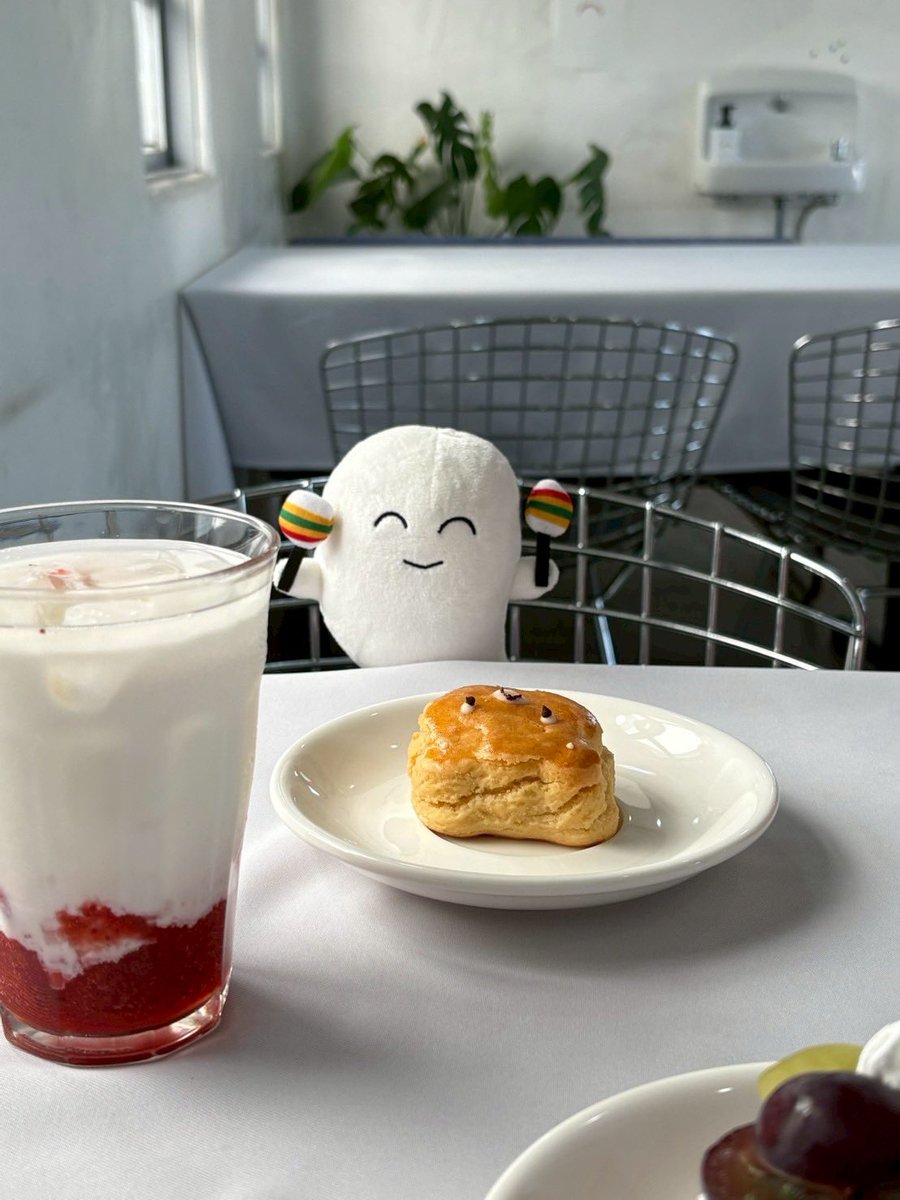 マラカスおばけ、お食べ