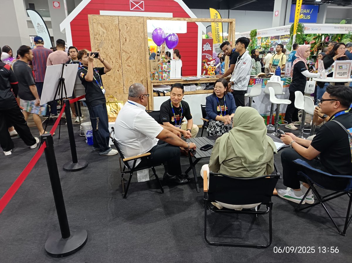 Titisan_Kecil's tweet image. YB Dato’ Ng Suee Lim, ADUN Sekinchan, sedang berdiskusi  di reruai Tourism Selangor #MITEC #September #2025 #MATTAFair