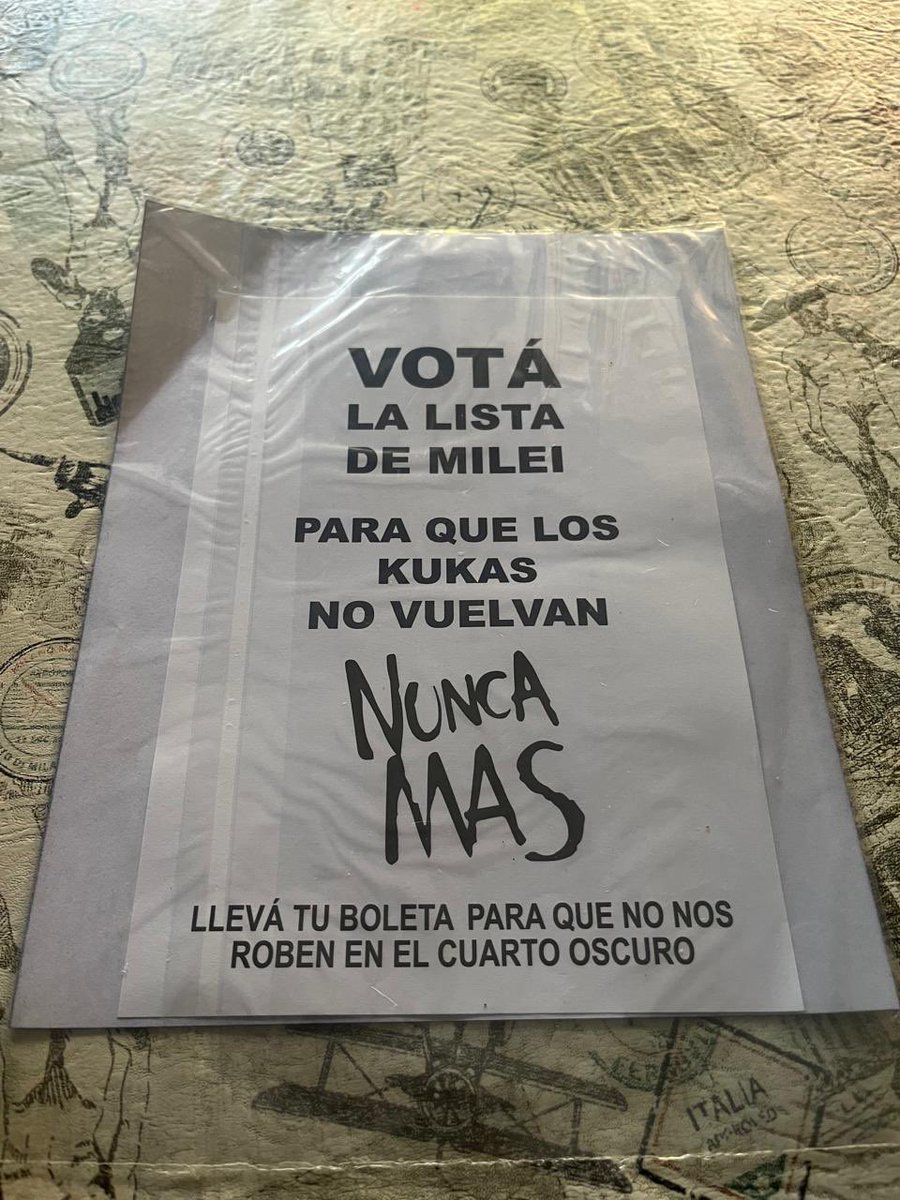 porqueTTarg's tweet image. “Boletas”

Porque denunciaron que están repartiendo boletas falsas en el conurbano para confundir a los votantes de Milei.