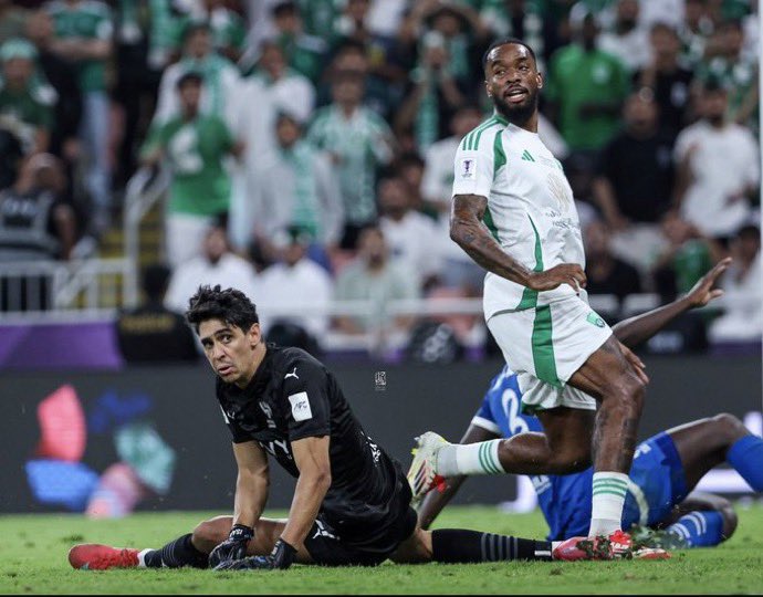 مساء الخير .. <a href="/Alhilal_FC/">نادي الهلال السعودي</a> ، <a href="/AlNassrFC/">نادي النصر السعودي</a> 
تأملوا الصورتين و فضفضوا لـ بعض حبايبي 😁💚
 #كل_سبت_ذكرى_نخبوية_سوبرية