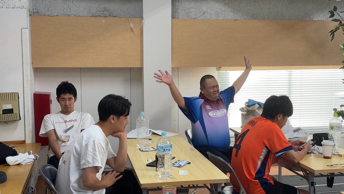 shizzlemurakami's tweet image. ここ3日くらいの濃さと言ったら凄くて。
#メトロンズ の稽古も #キングオブコント 準決勝も #全日本コントファンクラブ も本当に濃ゆくて。
コントや演技をとことん詰めて詰めてやってる充実感。
メトロンズ第9回公演「No Sing,N o End!」は9/10(水)初日を迎えます。
是非。
metronz.jp