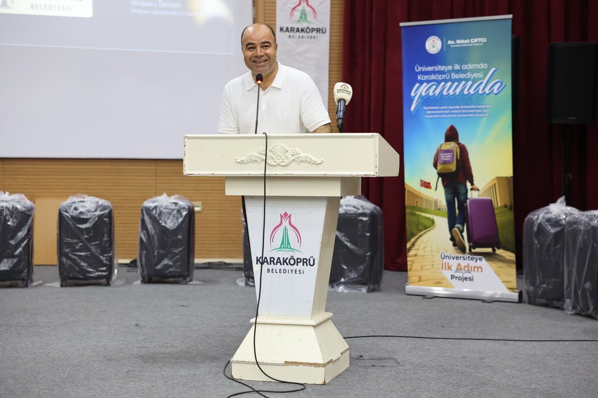 urfahaberajani's tweet image. 📍KARAKÖPRÜ BELEDİYESİ’NDEN ÜNİVERSİTELİ GENÇLERE ANLAMLI DESTEK

#Karaköprü Belediyesi, üniversiteyi kazanarak önemli bir başarı elde eden gençleri yalnız bırakmadı. “#Üniversiteye İlk Adım” etkinliği kapsamında, 280 öğrenciye içerisinde kişisel eşyalar ve temel ihtiyaç…