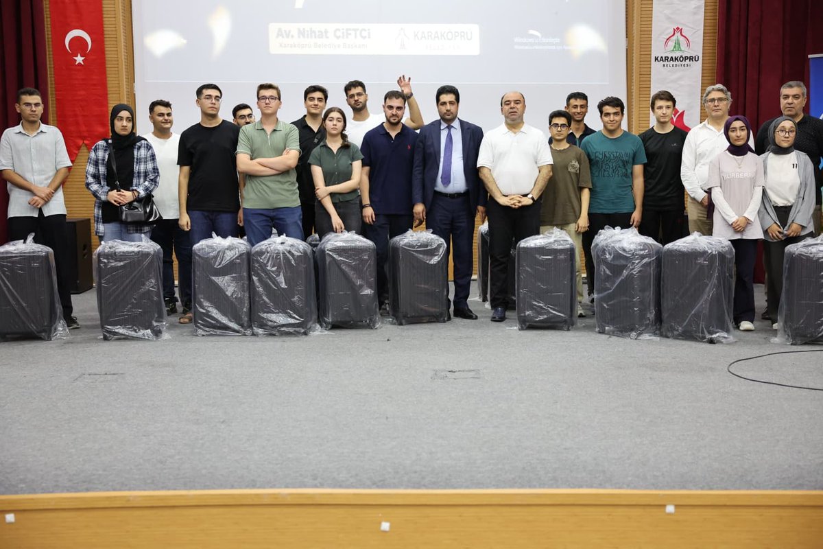 urfahaberajani's tweet image. 📍KARAKÖPRÜ BELEDİYESİ’NDEN ÜNİVERSİTELİ GENÇLERE ANLAMLI DESTEK

#Karaköprü Belediyesi, üniversiteyi kazanarak önemli bir başarı elde eden gençleri yalnız bırakmadı. “#Üniversiteye İlk Adım” etkinliği kapsamında, 280 öğrenciye içerisinde kişisel eşyalar ve temel ihtiyaç…