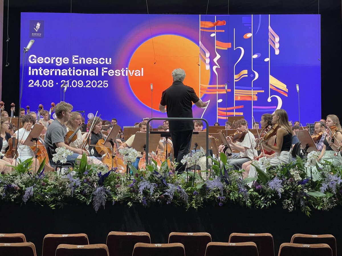 RRInternational's tweet photo. The ‘Gustav Mahler’ #YouthOrchestra and the Romanian Youth Orchestra are performing today on the #PalaceHall stage, as part of the ‘#GeorgeEnescu’ International Festival. The conductor is Manfred Honeck, and on violin – Renaud Capuçon. (1/4) https://t.co/jm9ojWOeBM