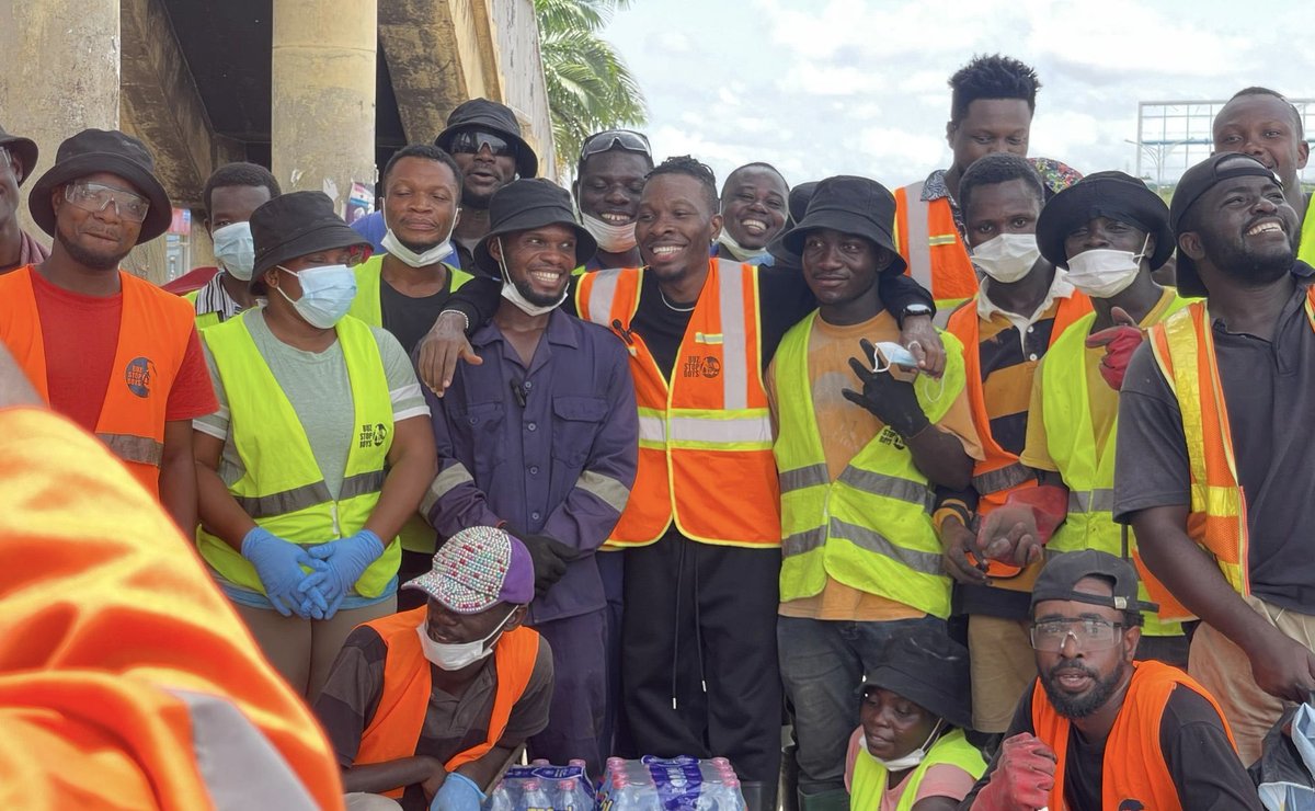 President Mahama presents 200 wheelbarrows, 300 brooms, 300 shovels, and 300 pans to the BuzzStop Boys in recognition of their selfless dedication to keeping our communities clean.