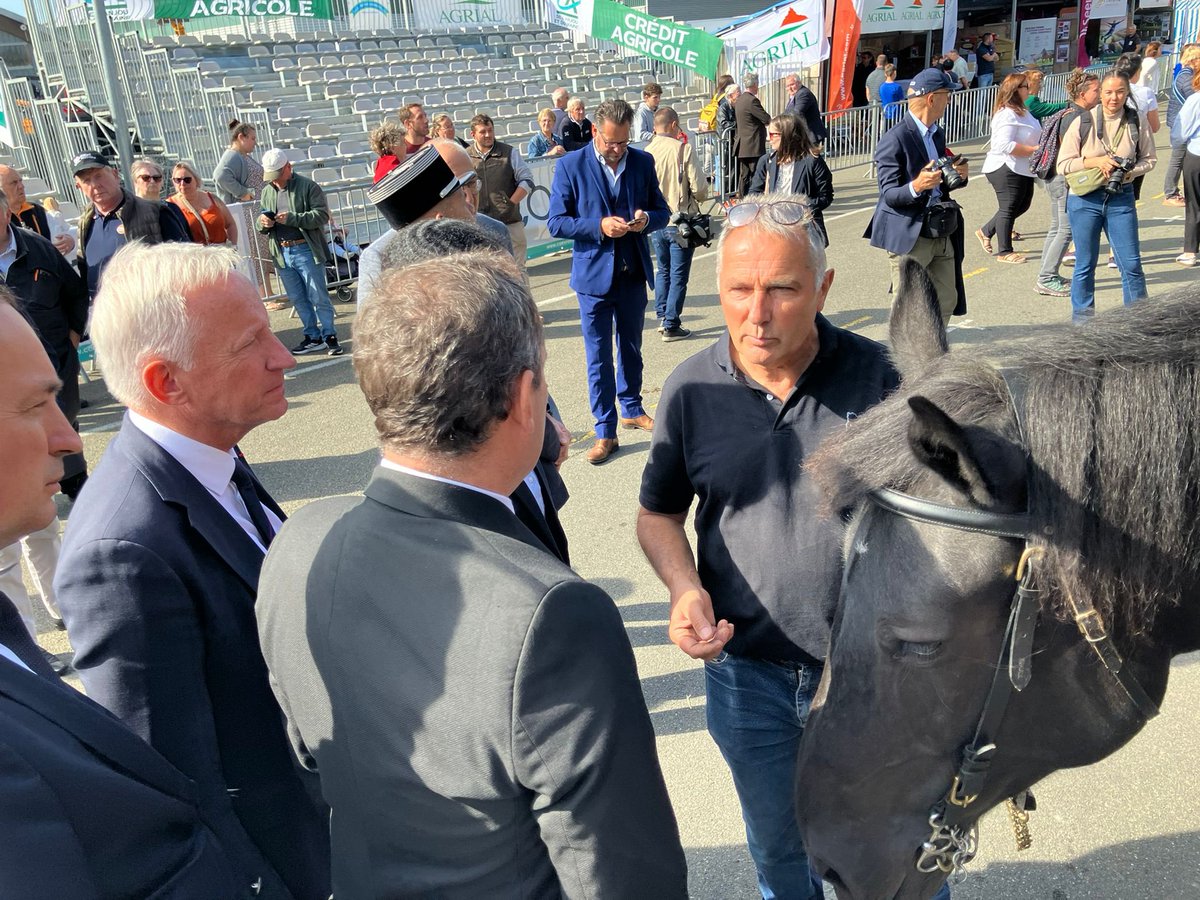 🐄La 60e édition du Festival de la viande à <a href="/VilledEvron/">Ville d'Evron</a> est lancée ! 
Pour célébrer comme il se doit cet anniversaire, les gourmands pourront déguster la plus grande entrecôte du monde avec le concours de l’entrecôte d’or ! 

Merci à son Président Jean-Yves Renard et à