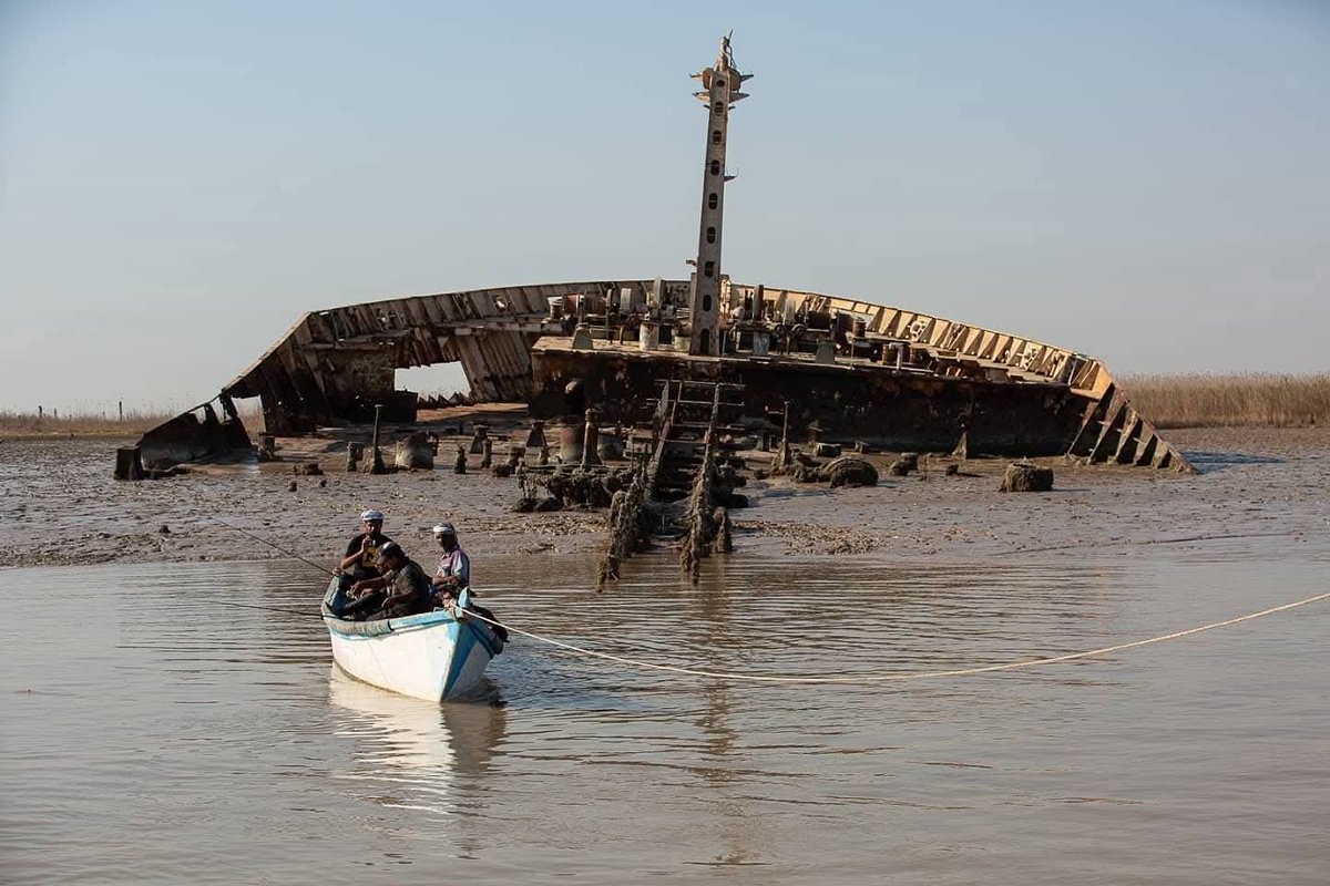 "براميل مزيفة".. كيف تستغل إيران اسم العراق لتصدير نفطها

دالغا خاتين أوغلو
محلل اقتصادي في شؤون الطاقة

2 سبتمبر 2025

الشركة العراقية لتسويق النفط (سومو) نفت أي تورط عندما فرضت الولايات المتحدة عقوبات في يوليو (تموز) على رجل أعمال عراقي بتهمة الاستفادة من تهريب النفط الإيراني