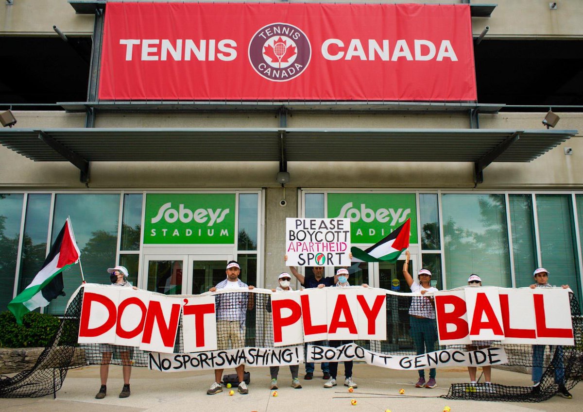 movingthemedia's tweet image. Protestors at @tenniscanada’s head office in Toronto calling on the team to withdraw from the @daviscup match against Israel next week – just like Team Canada withdrew from the Davis Cup in 1978 to protest South African apartheid. 🧵