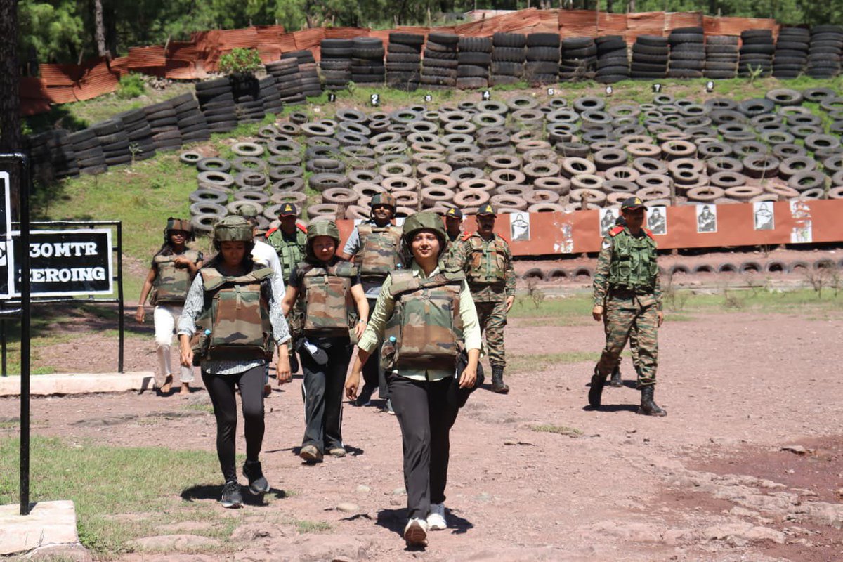.#DCC2025 concluded today at <a href="/NorthernComd_IA/">NORTHERN COMMAND - INDIAN ARMY</a>. Participants interacted with Lt Gen PK Mishra, GOC 16 Corps &amp; Lt Gen Vijay B Nair, COS Northern Command, gaining unique insights into the functioning of the #IndianArmedForces safeguarding the nation. 🇮🇳