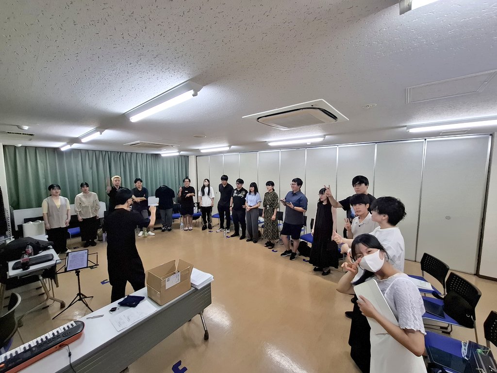 ensembleobanzai's tweet image. 都コン前日‼️‼️
本日は、前半は男女別に、後半はみんなで合わせを行いました！

本日の部門で全国が決まった団員もいて…おめでとうございます👏㊗️

明日は、悔いの残らぬよう一丸となって最高のパフォーマンスをお届けします🕊️

室内合唱の部18:07~の演奏です！🐔
文京シビックでお会いしましょう！