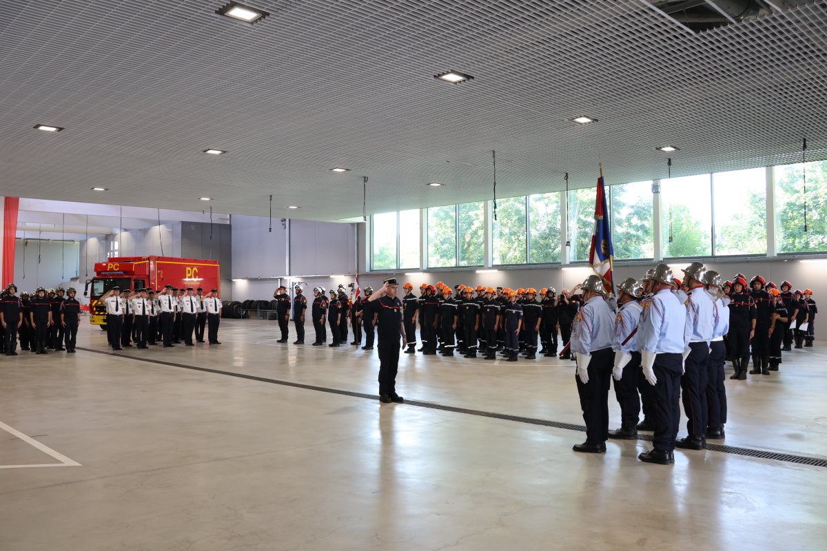 Prefet54's tweet image. #SapeursPompiers 🚒 | Yves SÉGUY, préfet de Meurthe-et-Moselle, a participé ce matin aux côtés du colonel Jean-Philippe GUEUGNEAU, directeur départemental du SDIS 54, de Bernard BERTELLE, président du Conseil d’Administration du SDIS, de Mathieu KLEIN, maire de Nancy, et des élus