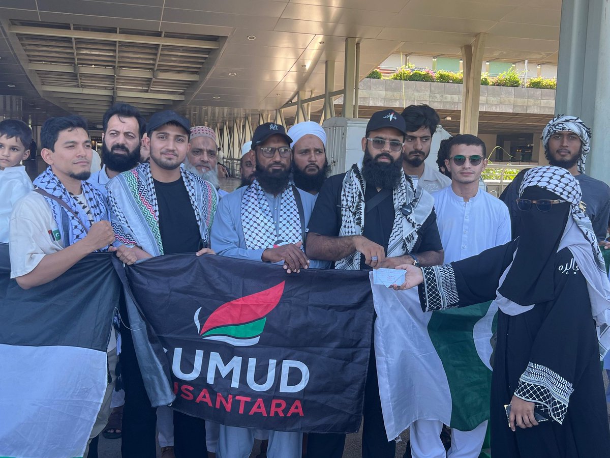 MYHMedia1's tweet photo. Pakistan delegates joining global sumud flotilla
#AllEyesOnSumudFlotilla
#PakistanisSail4Gaza https://t.co/10f51lQAs1