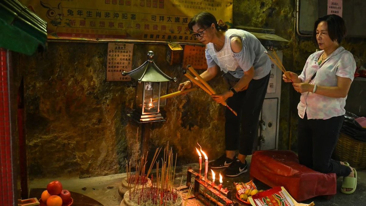 CerberusSup's tweet photo. 👻 Chinese Ghost Festival 2025 falls on 5th Sept this year! 👻 

It marks the peak of Ghost Month (23 Aug–21 Sept), when spirits roam freely

Families honour ancestors, burn paper money, paper gifts, and set out food and lanterns to guide wandering souls

#ghost #chinesetradition https://t.co/WTCpSG3UMX