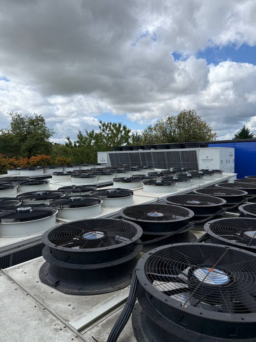 Olivier Mis (@oliviermis) on Twitter photo Vous avez déjà vu une mer de groupes froids ? Des monstres de 1.3MW froid (14 au final), un projet à 2M€ et 4 nouveaux Datacenters… 
<a href="/g_marsot/">Gautier ⚡️ MARSOT</a> et <a href="/jordan_jouin/">Jordan</a> ont eu le plaisir d’aller sélectionner les groupes froids dans notre stock chez notre levageur attitré 😊 Vous avez déjà vu une mer de groupes froids ? Des monstres de 1.3MW froid (14 au final), un projet à 2M€ et 4 nouveaux Datacenters… 
<a href="/g_marsot/">Gautier ⚡️ MARSOT</a> et <a href="/jordan_jouin/">Jordan</a> ont eu le plaisir d’aller sélectionner les groupes froids dans notre stock chez notre levageur attitré 😊