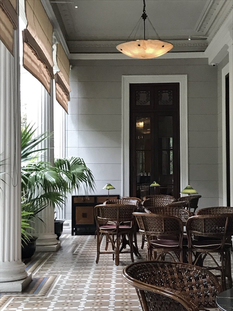 📍상하이 프라다 롱자이

여길 올리는 걸 깜빡했는데... 상하이 가면 꼭 가보세요
왕가위 감독이 설계에 참여했다는데 진짜 아름다웠음 카페•레스토랑•전시 공간으로 운영되는데 전시 못 본게 아쉬웠다..~