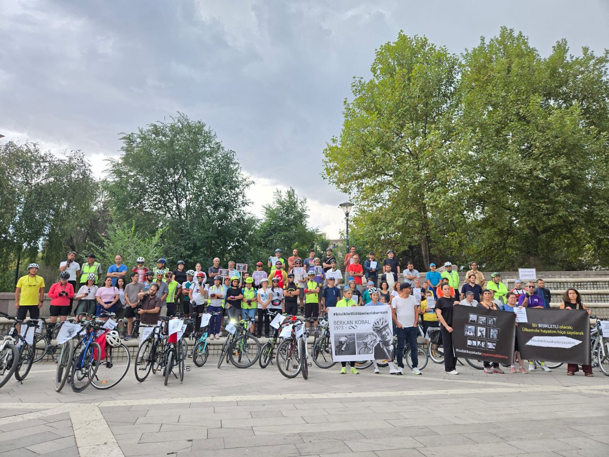 Berkan Kobal ve tüm kaybettiğimiz dostlarımız için basın açıklaması ve anma sürüşü.
06.09.2025
Anıttepe / Ankara
#bisikletimeçarparsanölürüm