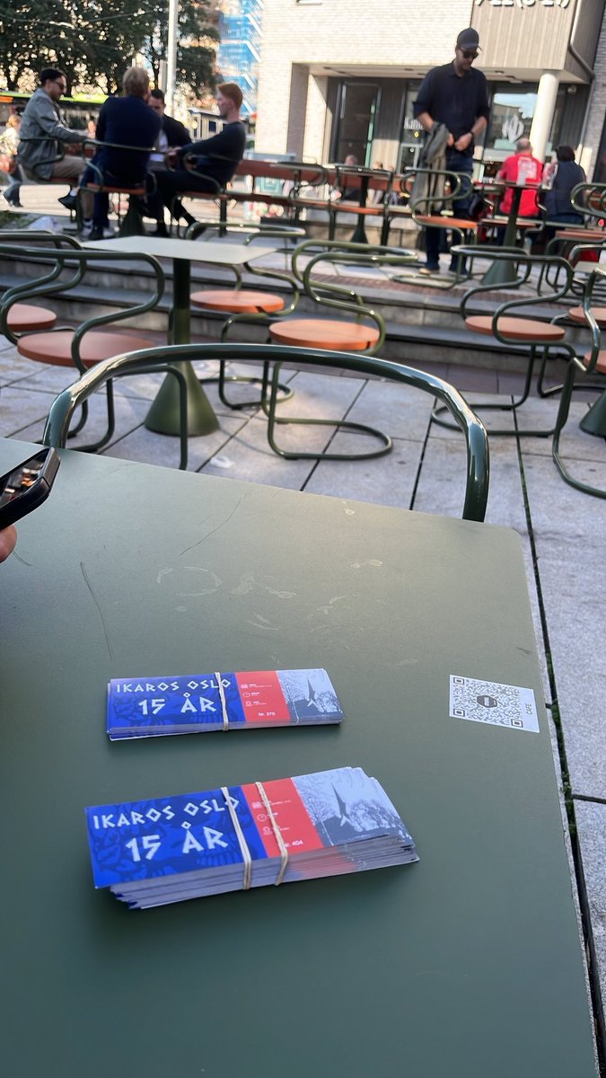 Vi kom litt seint i gang, men nå sitter vi på Carls slik at man kan hente sin fysiske billett. 

Billett kjøpes her: event.gastroplanner.no/tickets/carls/…