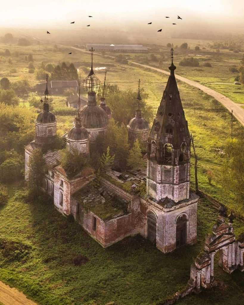 abandonedspaces's tweet image. Abandoned church, Russia…