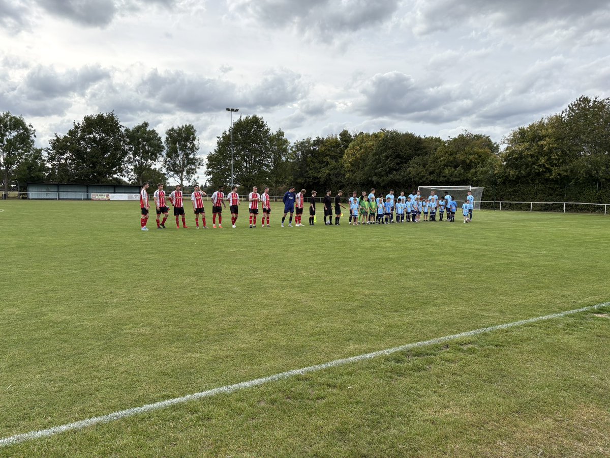 We’re at Coventry Alvis and ready for kick-off! 🔴⚫ Let’s make it 8 games unbeaten – come on the Earls! 💪 #UpTheEarls 👑