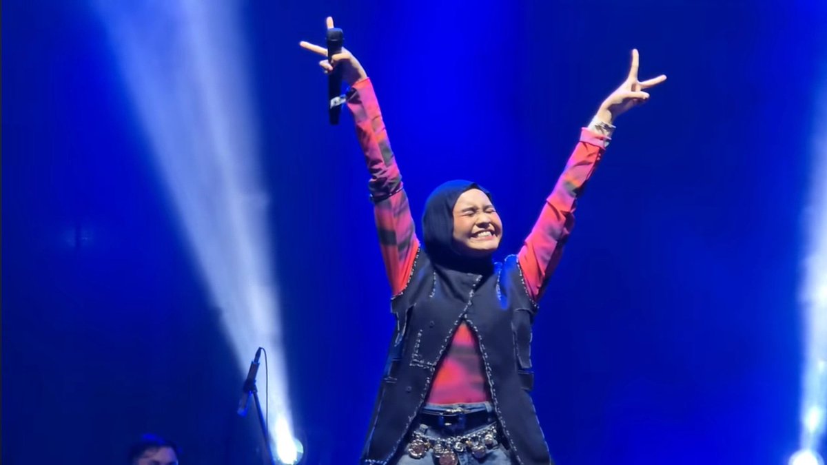 junephaze's tweet photo. Ternyata setelah memperkenalkan cinta baru nya, Salma nahan nangis ya. Seperti biasa Salma tetaplah Salma, yg tdk pernah mau memperlihatkan kesedihannya. Aku gatau hal-hal yg terjadi dibelakang layarnya, jd mari kita ambil yg baiknya buang yg buruknya. Menjadi lebih baik lg ya❤️ https://t.co/aFSAucauGF