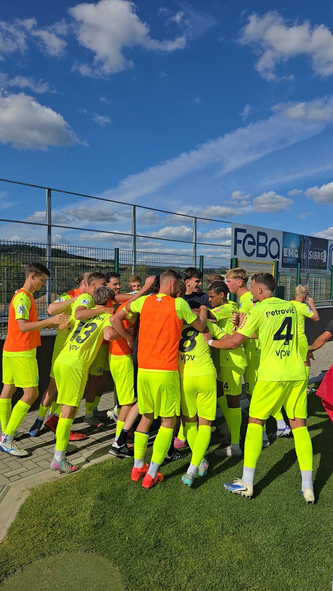 svk1899's tweet photo. TOOOR FÜR DIE KICKERS! 

LAST MINUTE!!!! 🔥🔥🔥 Oskar Hencke 

⏰️ 90.+4 | #TSVSVK | 0:1 | #RLSW
#StuttgarterKickers #aufdieBlaue https://t.co/JaMiJSXjLy